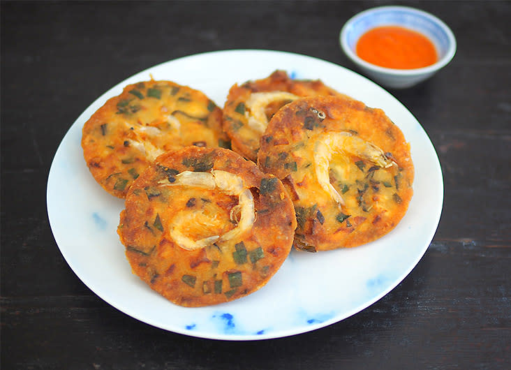 You won't be able to stop at just one crunchy 'cucur udang', seen here with its chilli sauce. — Pictures by Lee Khang Yi