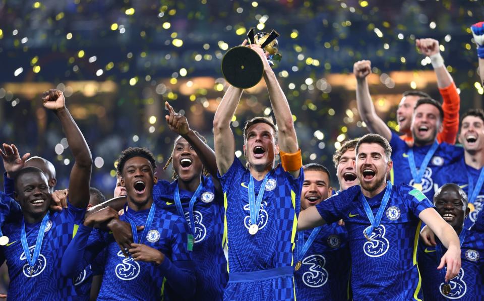  Cesar Azpilicueta of Chelsea lifts the trophy after the FIFA Club World Cup UAE 2021 Final match between Chelsea v Palmeiras - Francois Nel/Getty Images