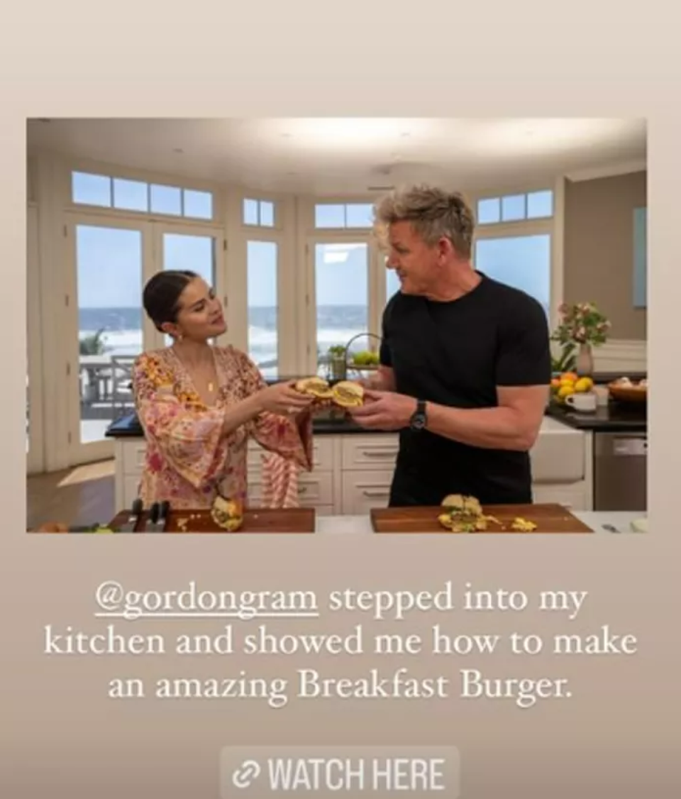 Ramsay and Gomez cook breakfast burgers together (Selena Gomez Instagram)