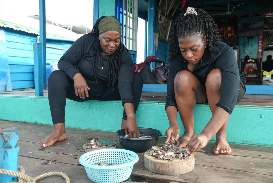 Race Across The World's Eugenie and Isabel worked along the way