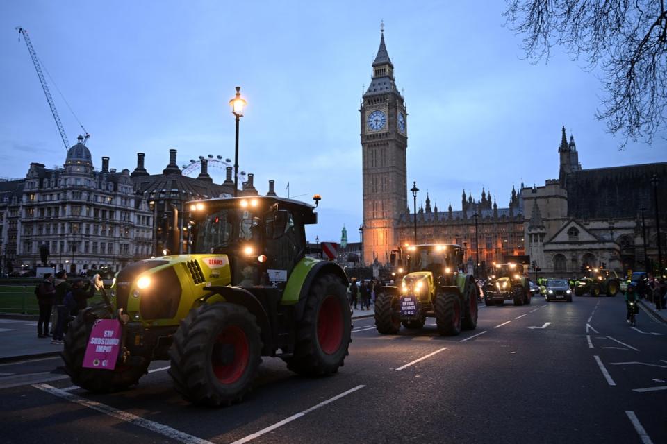 Farmers loop around Parliament Square in Westminster (Getty)
