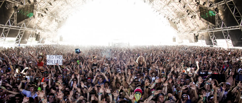 ARCHIVO.- Una Sahara Tent (Carpa Sahara) abarrotada