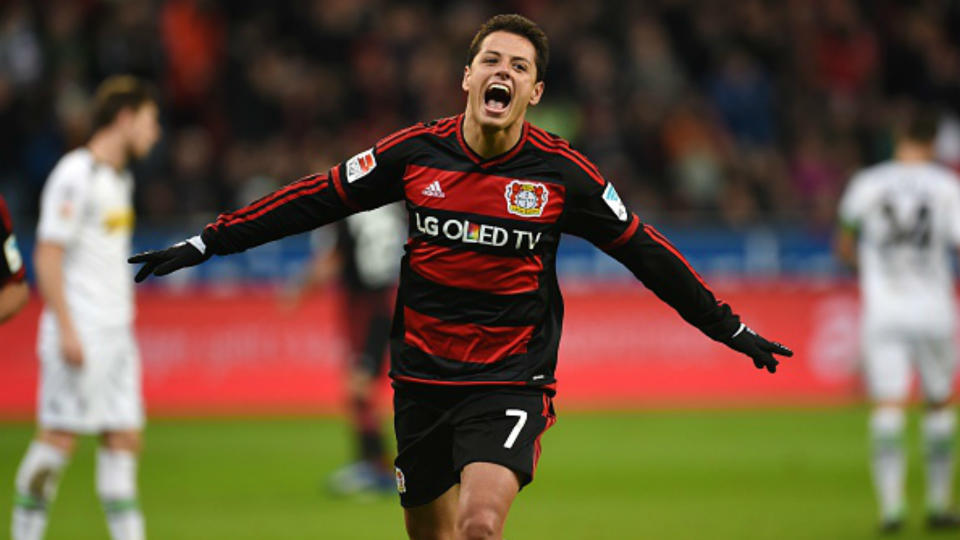 El delantero mexicano consiguió un doblete en la victoria ante el Hannover y ya suma 13 goles en la Bundesliga.