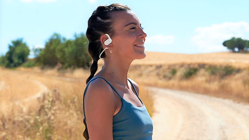 JBL Soundgear Sense worn by female runner on a outdoors cross-country track