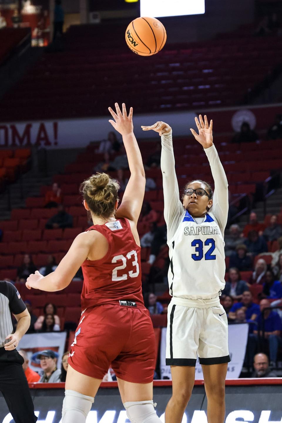 Sapulpa's Stailee Heard (32) puts up a shot en route to a 41-point effort Saturday in the Class 5A state title game.