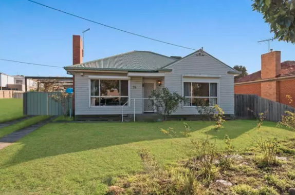 A house in Geelong offered for free advertised on Gumtree. The buyer will have to pay to relocate the home. Source: Gumtree.