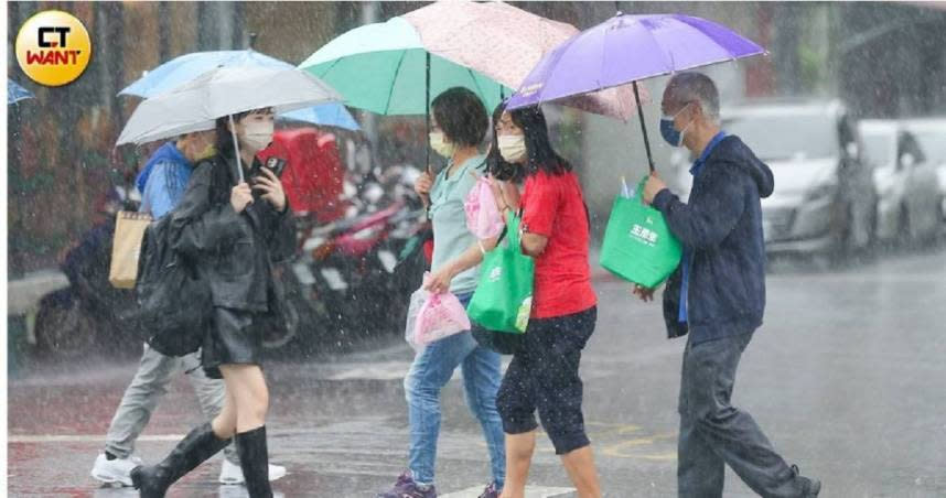 本次降雨預估要到6月1日、2日才會減緩。（示意圖／黃耀徵攝）