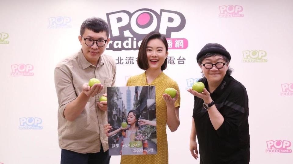 主持人toto（右）鼓勵冼佩瑾多多創作。（圖／POP Radio提供）