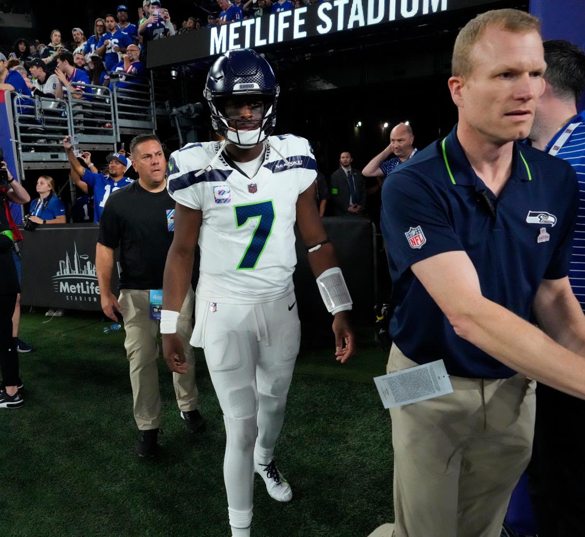 Seattle Seahawks QB Geno Smith Returns vs. New York Giants - Tracker -  Sports Illustrated Seattle Seahawks News, Analysis and More