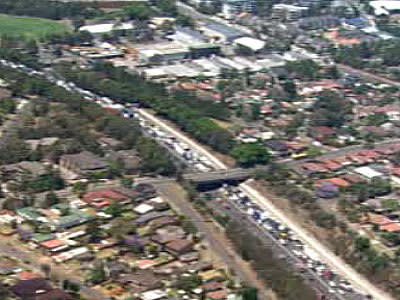 <p>Traffic chaos after Sydney truck smash</p>