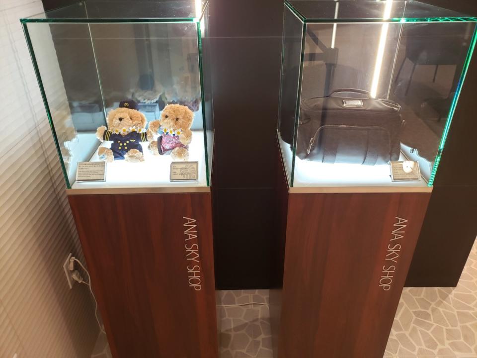 這裡也有展示部分全日空機上免稅商店販售的物品