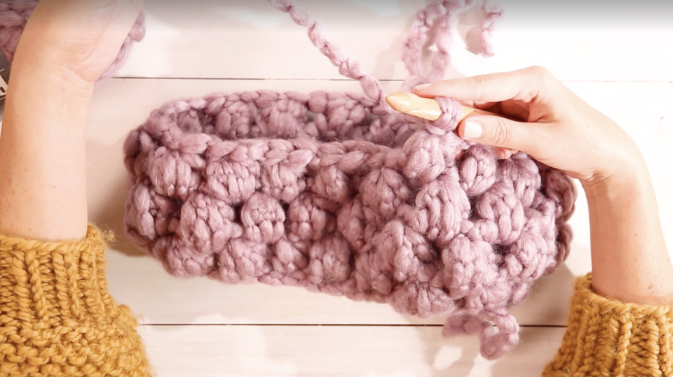 how to crotchet for beginners, loop in the new yarn