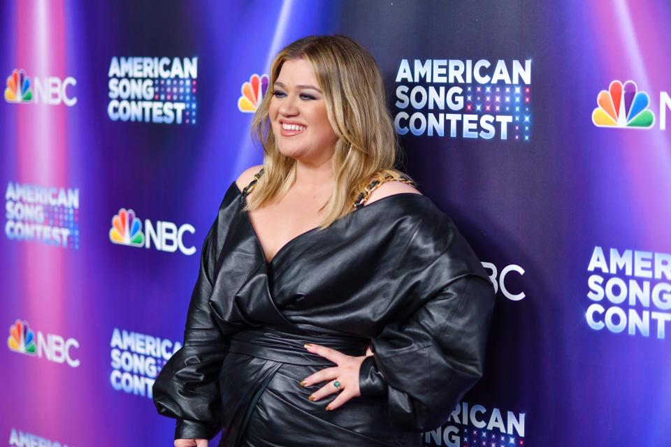 Kelly Clarkson arrives at NBC's 'American Song Contest' Week 2 Red Carpet at Universal Studios Hollywood on March 28, 2022 in Universal City, California.