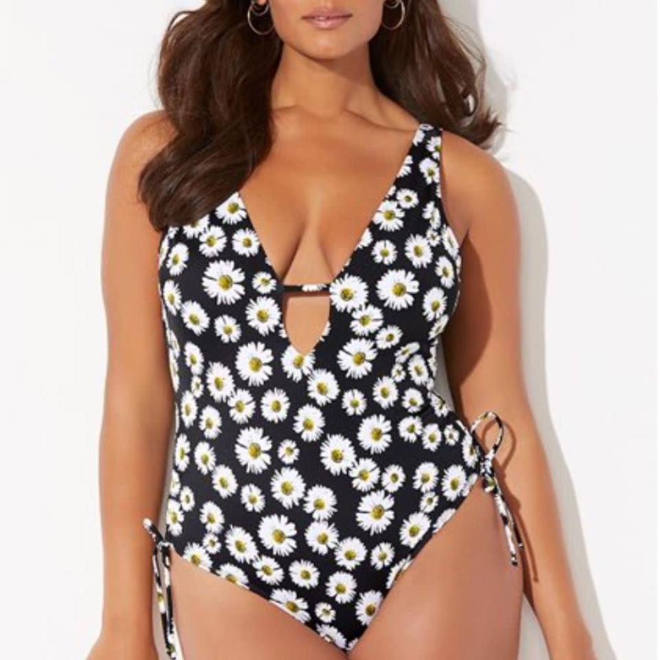 <p><strong>Ashley Graham x Swimsuits for All</strong></p><p>swimsuitsforall.com</p><p><strong>$89.00</strong></p><p><a href="https://go.redirectingat.com?id=74968X1596630&url=https%3A%2F%2Fwww.swimsuitsforall.com%2FAshley-Graham-x-Swimsuits-For-All-Alist-Daisy-One-Piece-Swimsuit%23rrec%3Dtrue&sref=https%3A%2F%2Fwww.prevention.com%2Fbeauty%2Fstyle%2Fg32314827%2Fbest-plus-size-bathing-suits%2F" rel="nofollow noopener" target="_blank" data-ylk="slk:Shop Now" class="link ">Shop Now</a></p><p>This deep V-neck shows a little more than just cleavage in the most tasteful way. Although it doesn’t have adjustable straps, it’s perfect for those who don’t like wire with removable cups instead. It’s also ideal for ladies who are larger around the hips and bottom, since it has a <strong>drawstring design that controls the amount of coverage </strong>near your thighs. Reviewers love it, saying it “fits like a glove.” <br></p>