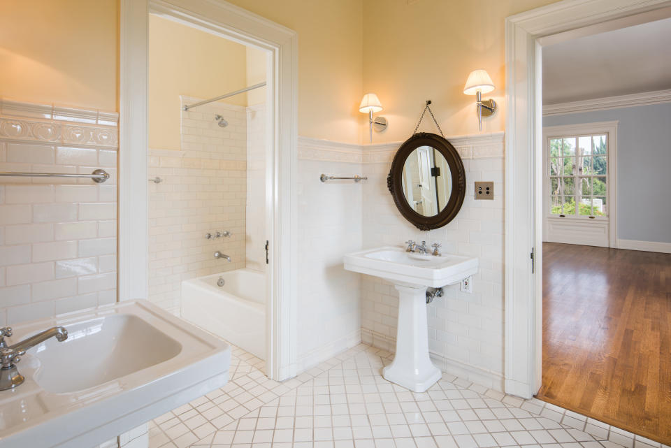 All your guests can ready themselves for your marvelous parties at once in one of 11 bathrooms. (Photo: Berkshire Hathaway HomeServices California Properties)