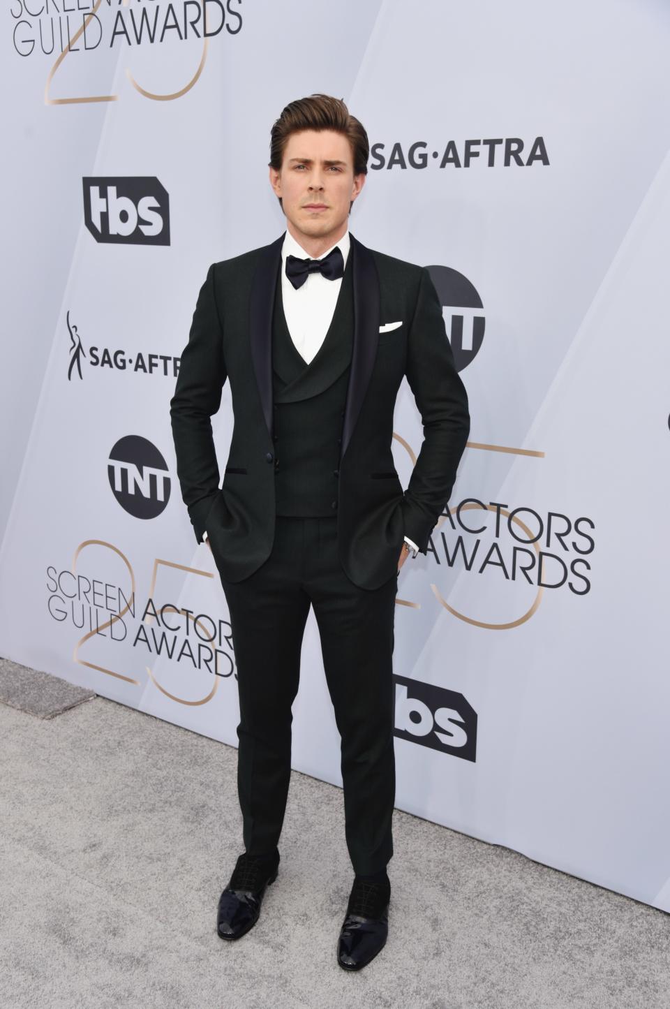 <h1 class="title">Chris Lowell</h1><cite class="credit">Photo: Getty Images</cite>