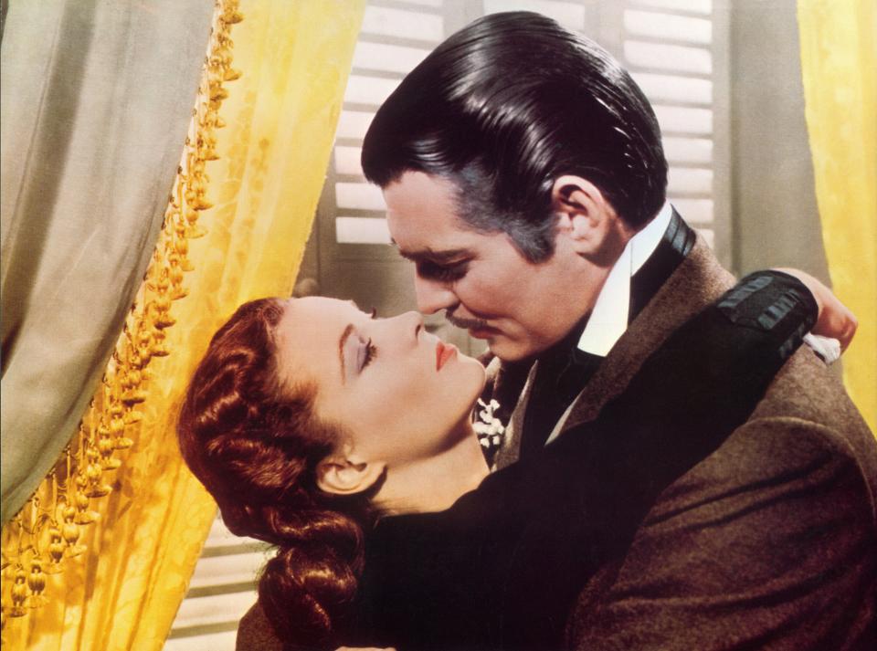 Kino. VOM WINDE VERWEHT Gone with the Wind USA, 1939 Victor Fleming Scarlett O'Hara (VIVIEN LEIGH) und Rhett Butler (CLARK GABLE) Regie: Victor Fleming aka. Gone with the Wind / VOM WINDE VERWEHT USA, 1939. (Photo by FilmPublicityArchive/United Archives via Getty Images)