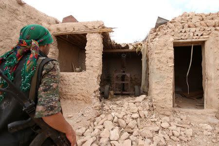 A fighter of the Syria Democratic Forces (SDF) inspects a mortar which belonged to Islamic State militants, in the southern rural area of Manbij, in Aleppo Governorate, Syria May 31, 2016. REUTERS/Rodi Said