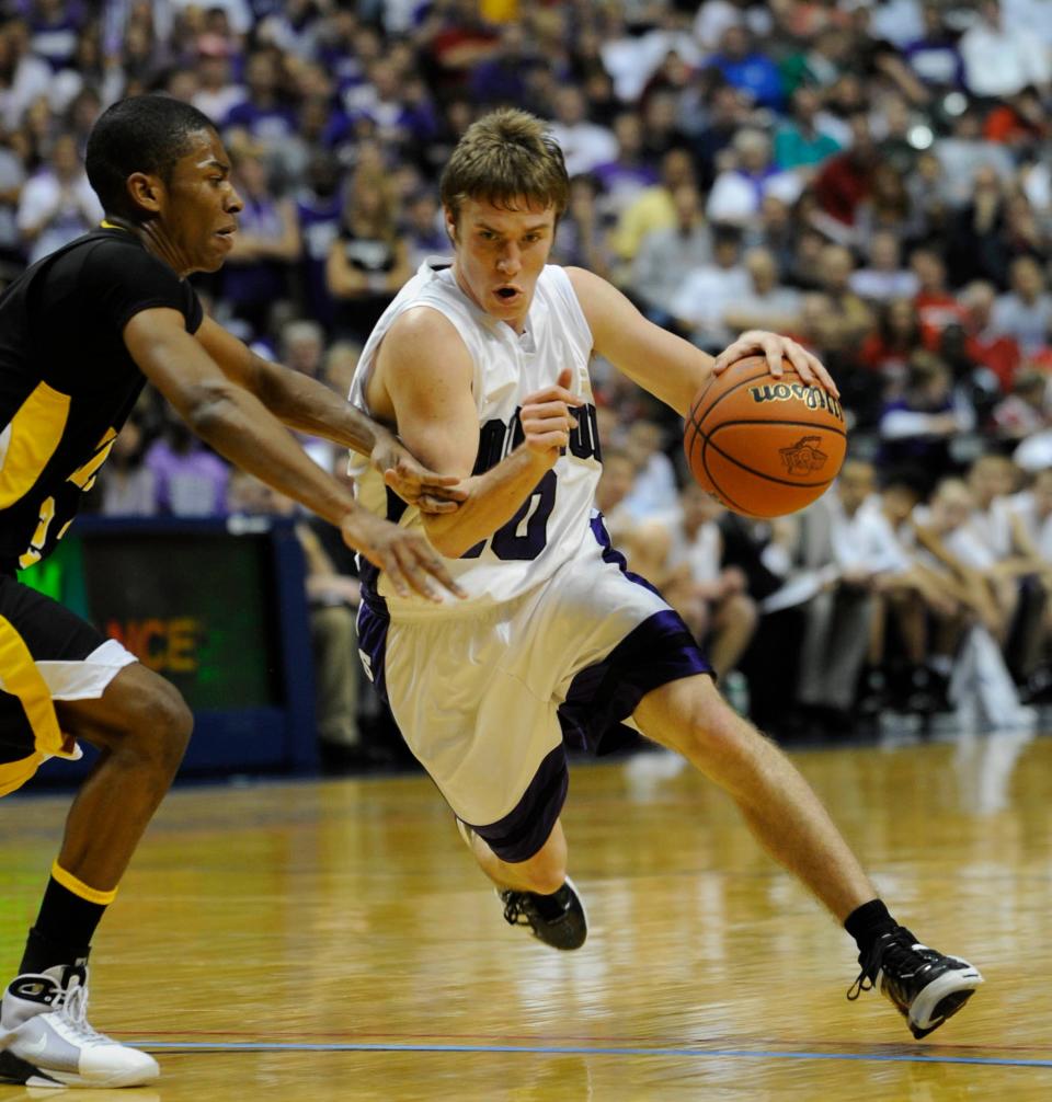 Bloomington South's Jordan Hulls drives against Fort Wayne Snider in the IHSAA 4A State Basketball Final in Indianapolis, Saturday, March 28, 2009.