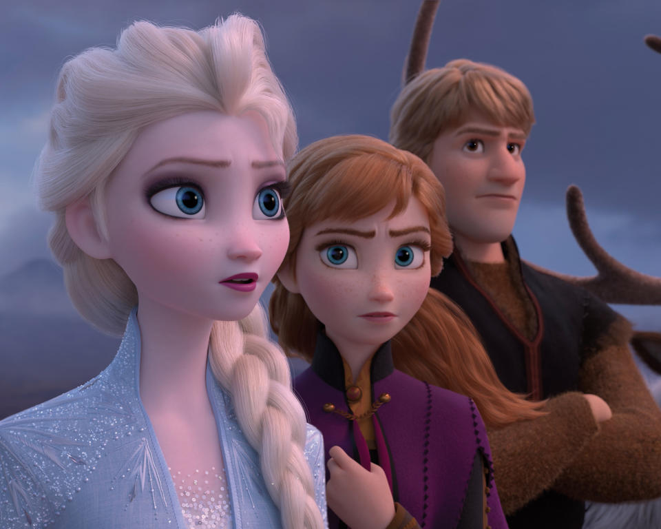 Für Elsa, Anna und Kristoff brechen in “Die Eiskönigin 2” offenbar dunkle Zeiten an. (Bild: ©2019 Disney/Frozen 2)