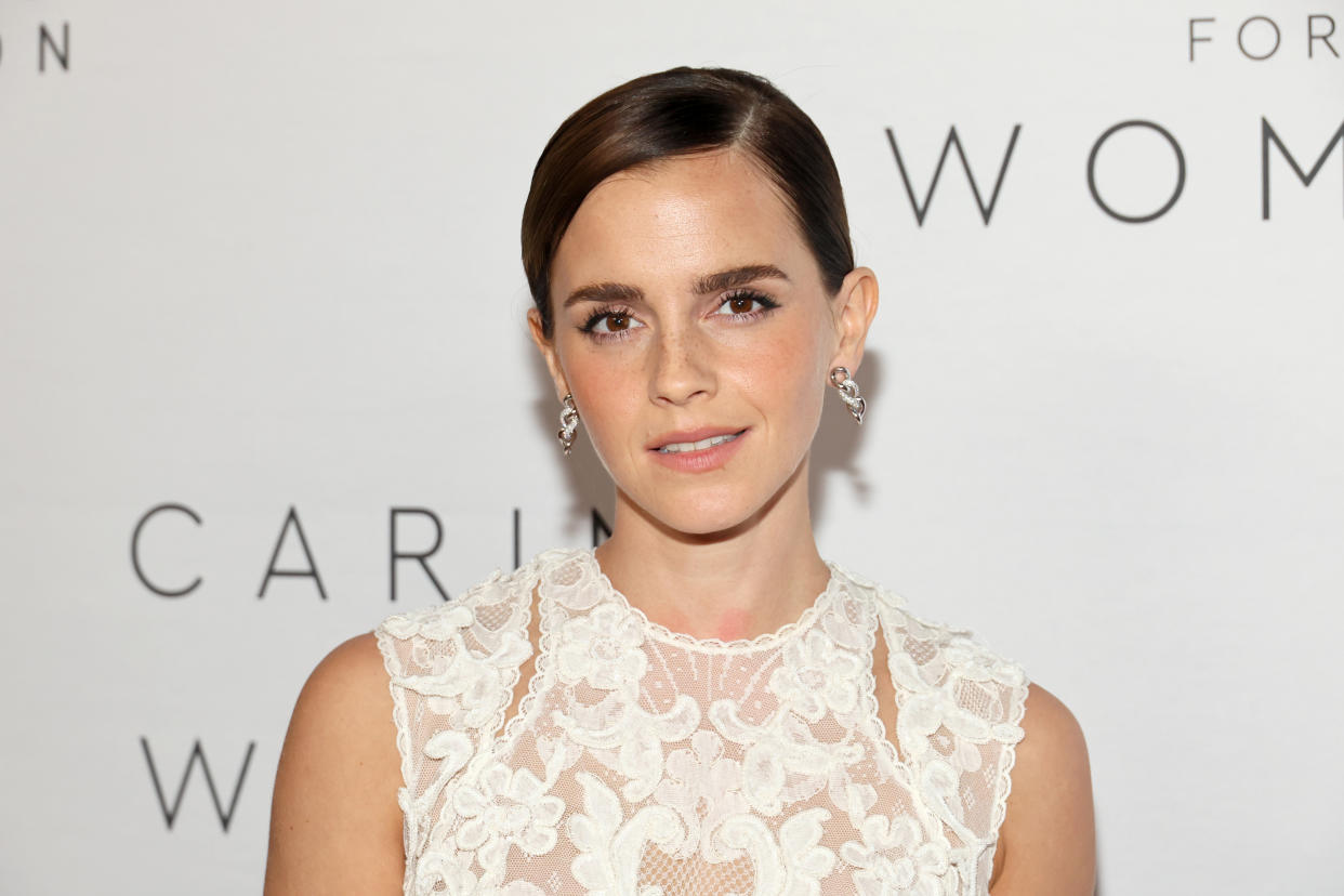 NUEVA YORK, NUEVA YORK- SEPTIEMBRE 15: Emma Watson asiste a la cena benéfica Caring for Women de The Kering Foundation en The Pool, Park Avenue, el 15 de septiembre de 2022 en la ciudad de Nueva York (Foto: Dia Dipasupil/Getty Images)