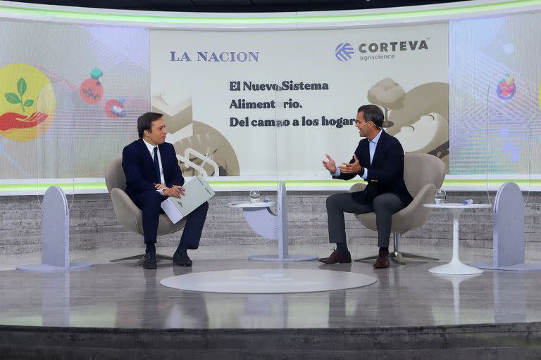 José Del Rio (LA NACION), en diálogo con Axel Labourt (Corteva Agriscience)