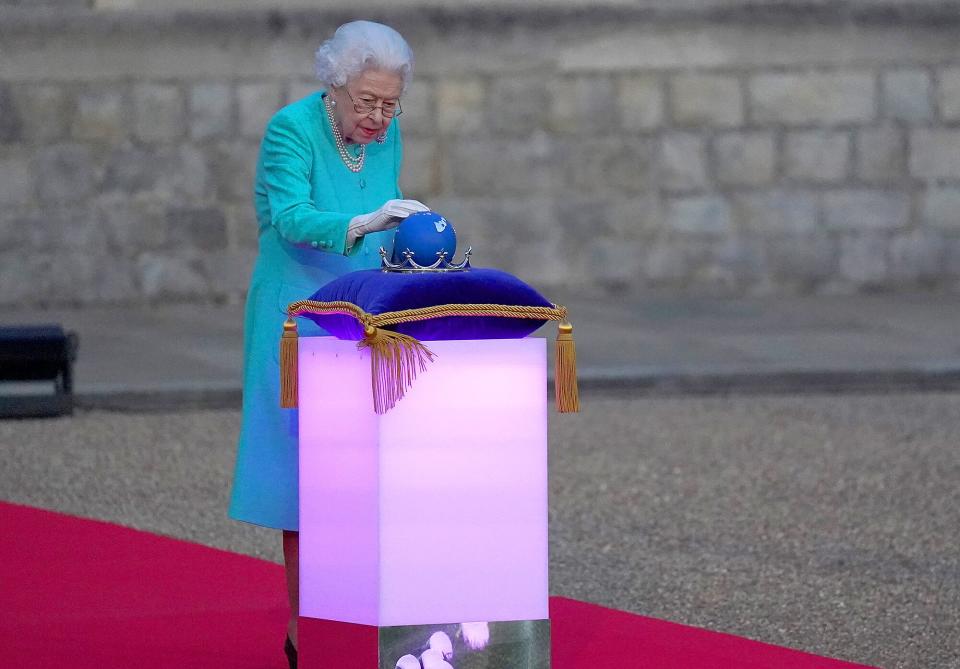 queen elizabeth brooch