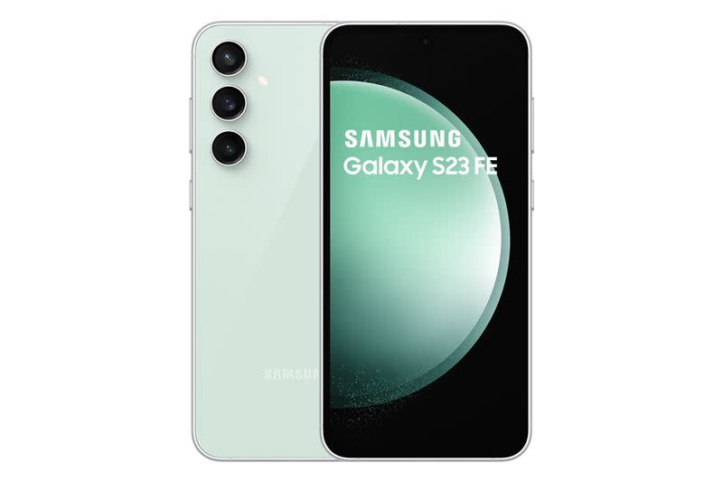 Samsung Galaxy S23 FE(8+256G)今(16)日起正式在遠傳全台實體與網路門市獨家開賣，月付999元資費，新機0元帶走。（圖／業者提供）