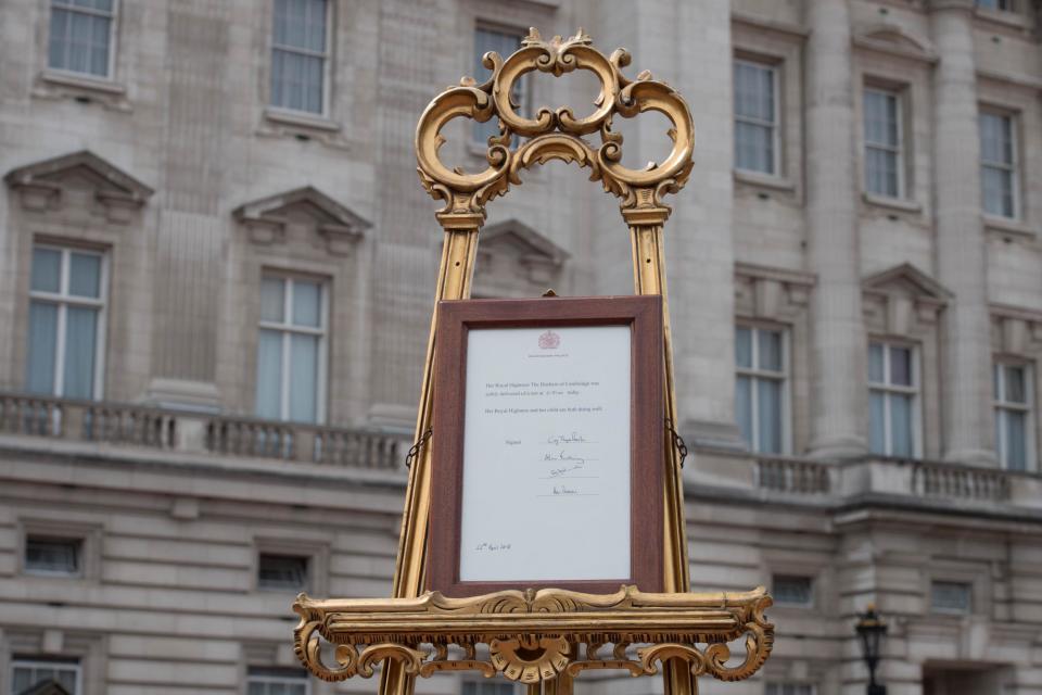 Royal births are traditionally announced via a statement placed on an easel in the forecourt of Buckingham Palace for the public to see (