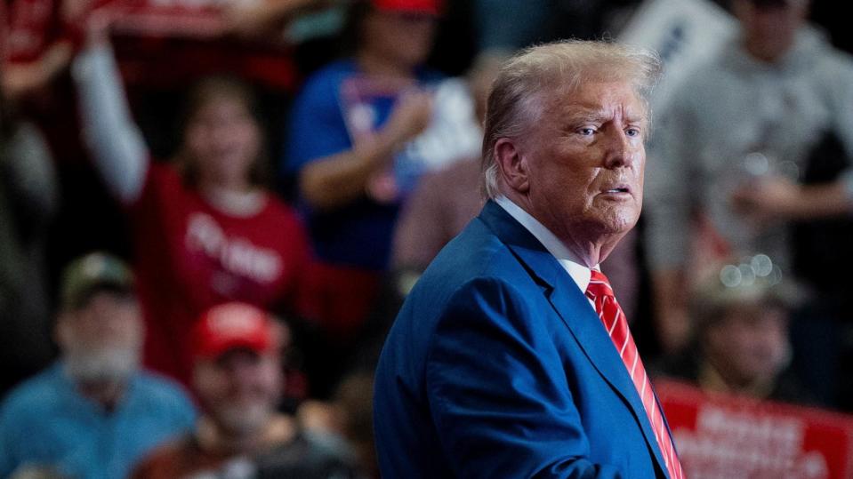 PHOTO: Former President and Republican presidential candidate Donald Trump campaigns, in Clinton, Iowa, Jan 6, 2024. (Cheney Orr/Reuters)