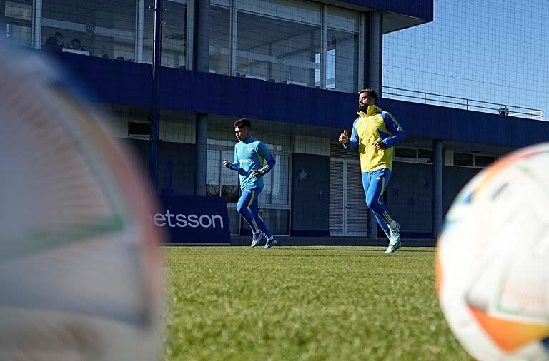 Aguirre y Giménez, durante su primer día de entrenamiento en Boca