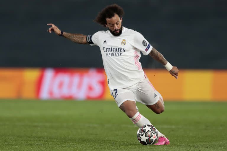 El brasileño Marcelo, de Real Madrid, puede actuar en Inglaterra porque una persona lo reemplazó como autoridad de mesa para la votación en la capital española.