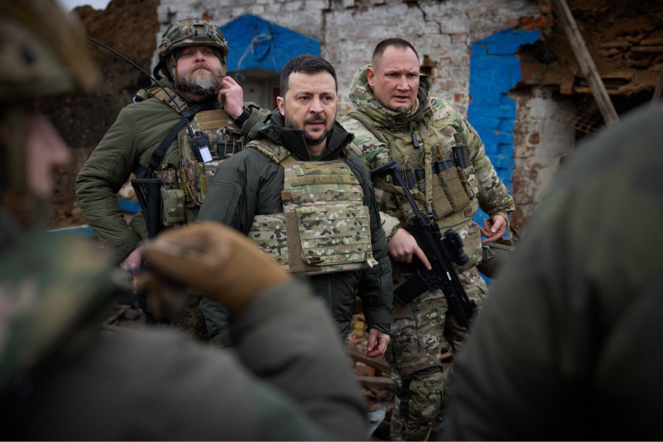 Volodymyr Zelensky visiting servicemen in the Zaporizhzhia region on February 4 (UKRAINIAN PRESIDENTIAL PRESS SER)