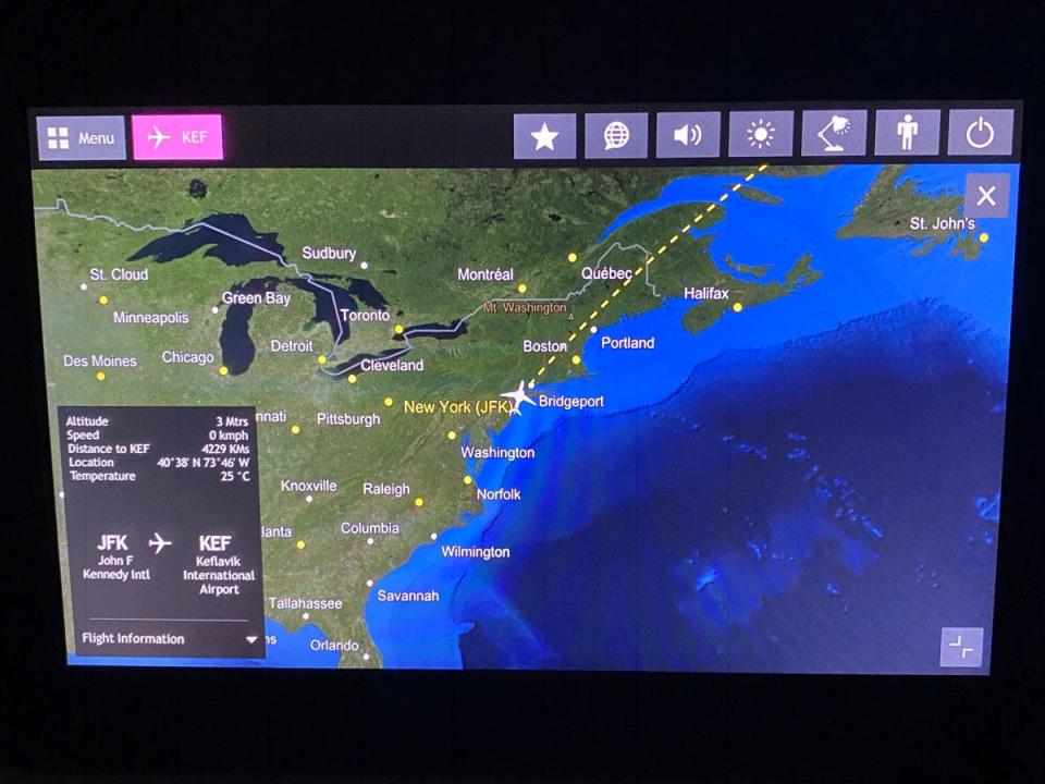 Jordi Lippe-McGraw  plane route from JFK to KEF