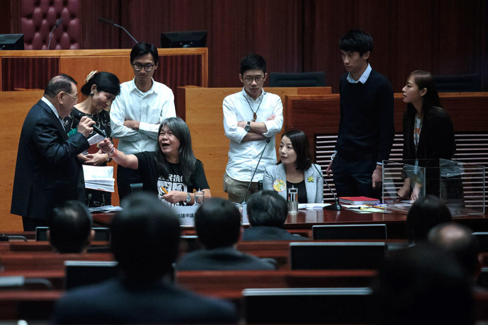 新一屆香港立法會，六位不容易用傳統的「建制」和「民主」標籤分類的議會新人被稱為「自決派」，並以38萬票的總票數進入議會。