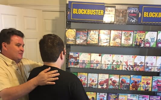 Father and son with their home-made Blockbuster - Javiii_Zuniga/Twitter