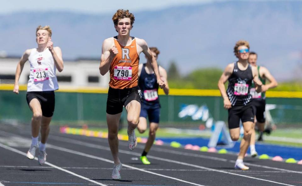 Xavier Fraley of Ridgevue wins the 4A boys 400 meters in 49.09.