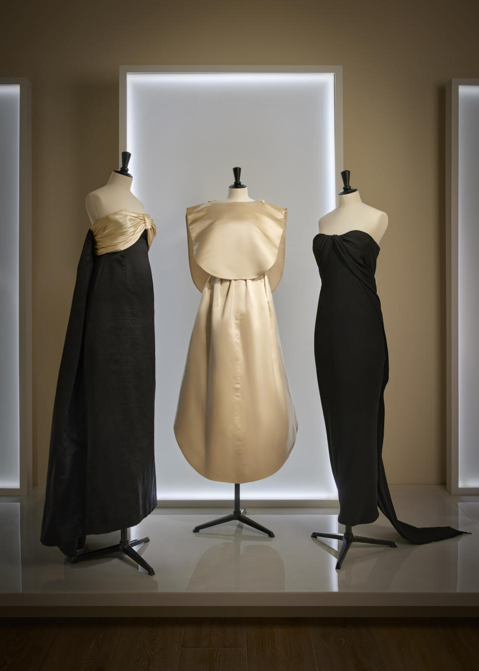 SCAD Atlanta – Winter 2024 – Exhibitions – ”Cristóbal Balenciaga: Master of Tailoring” – Curators: Raf Gomes, Gaspard de Masse, Gael Mamine – Teaser Documentation – SCAD Fash – Photography Courtesy of SCAD