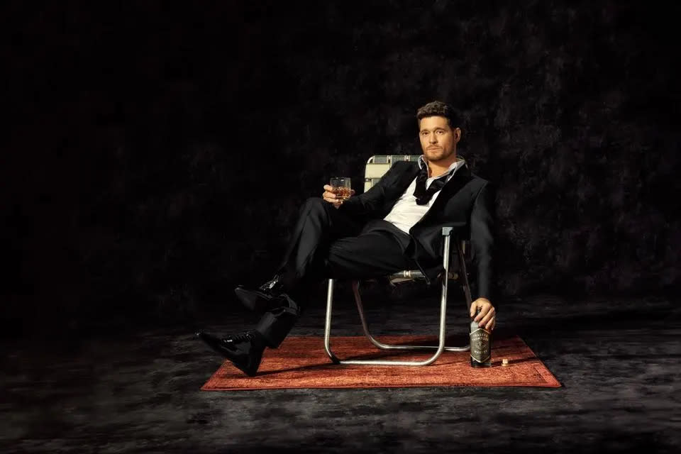 Michael Bublé, Bebidas alcohólicas, Blake Shelton