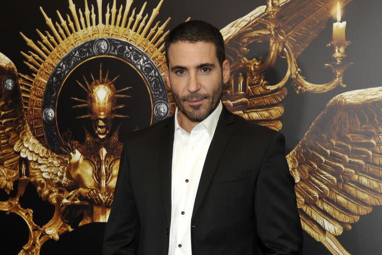 Miguel Angel Silvestre en el lanzamiento de la segunda temporada de 30 monedas, la serie que protagoniza y que ya se encuentra disponible en HBO Max