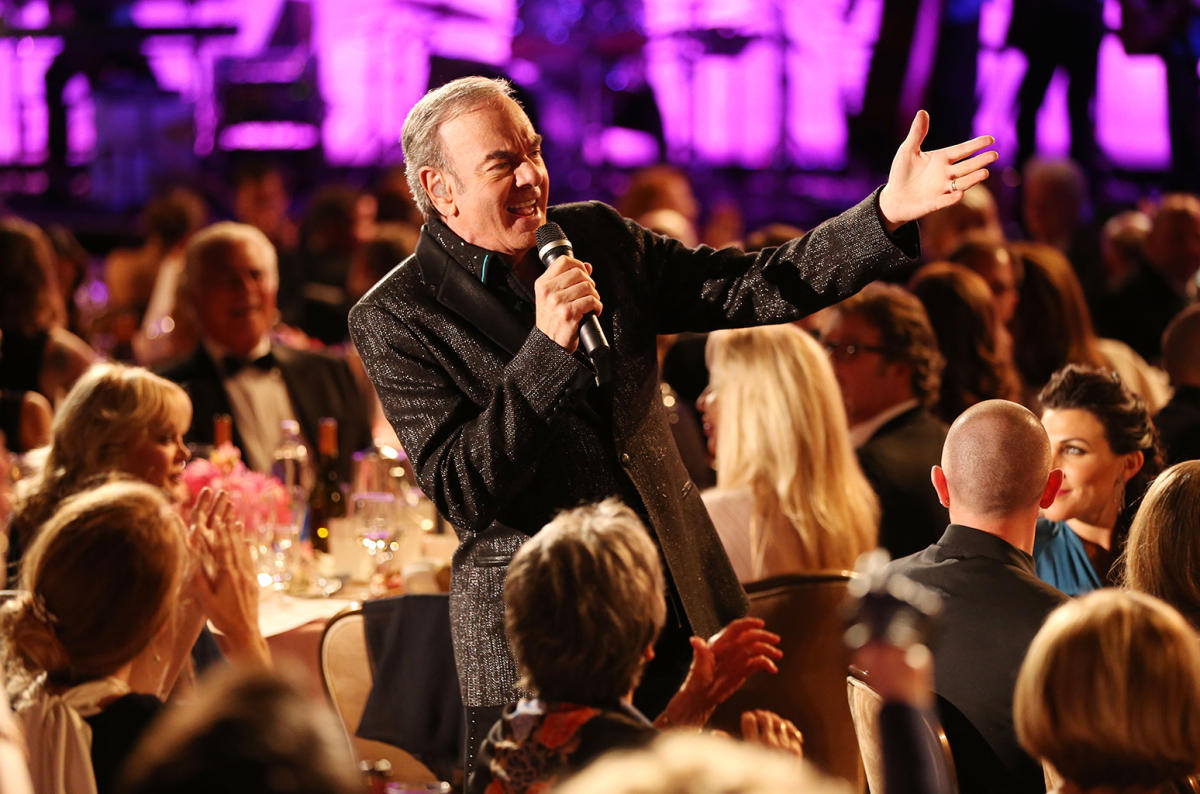 This ride has been so good, so good, so good': Neil Diamond thanks fans as  he bows out of shows to battle Parkinson's - Mirror Online