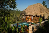 <p>Se trata de 20 cabañas de lujo que se ubican en la reserva natural Mountain Pine Ridge, en Belice.<br><br>Foto: <a rel="nofollow noopener" href="https://www.thefamilycoppolahideaways.com/en/blancaneaux-lodge/gallery" target="_blank" data-ylk="slk:Blancaneaux Lodge;elm:context_link;itc:0;sec:content-canvas" class="link ">Blancaneaux Lodge</a> </p>