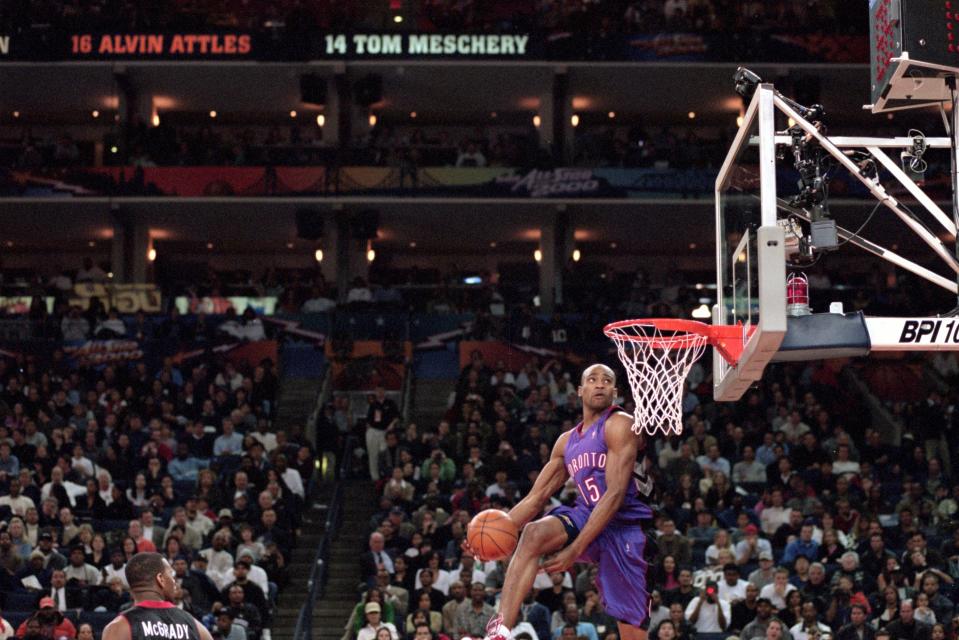 13 Feb 2000: Vince Carter #15 of the Toronto Raptors jumps to dunk the ball during the NBA All - Star Weekend Slam Dunk Contest at the Oakland Coliseum in Oakland, California.