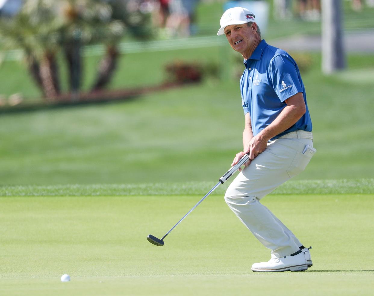 David Toms coaxes in a putt on the 18th hole to take the outright lead during the Galleri Classic at Mission Hills Country Club in Rancho Mirage, March 24, 2023. 