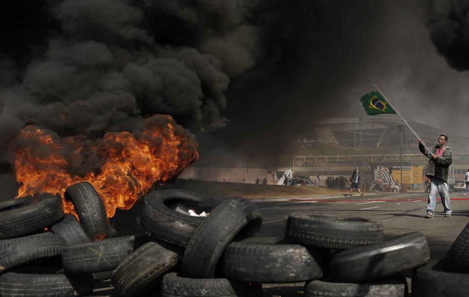 Members of Brazil's Homeless Workers' Movement (MTST) who are living at the "People's World Cup Camp" which houses some 2,800 families of the movement in the district of Itaquera near Sao Paulo's World Cup stadium, Arena de Sao Paulo, block a road during a protest against the World Cup in Sao Paulo, May 15, 2014. Brazilians opposed to the World Cup and the public funds spent on the construction of stadiums called for a day of protest around the country. REUTERS/Nacho Doce (BRAZIL - Tags: SPORT SOCCER WORLD CUP CIVIL UNREST TPX IMAGES OF THE DAY)