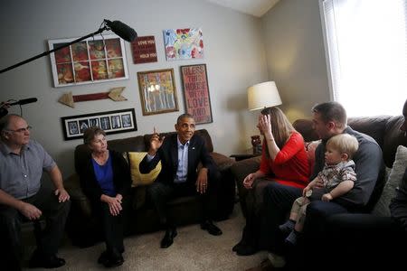 U.S. President Barack Obama (C) jokes about a boom microphone during a living room discussion at a private residence in in Omaha, Nebraska, January 13, 2016. REUTERS/Carlos Barria