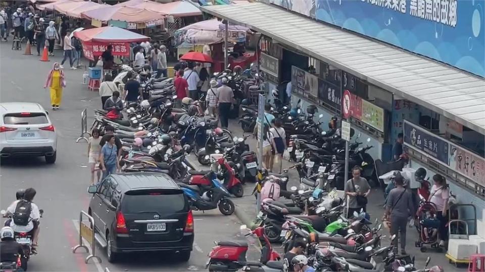 東港鮪魚文化季湧大批人潮　市場周邊出現「停車亂象」