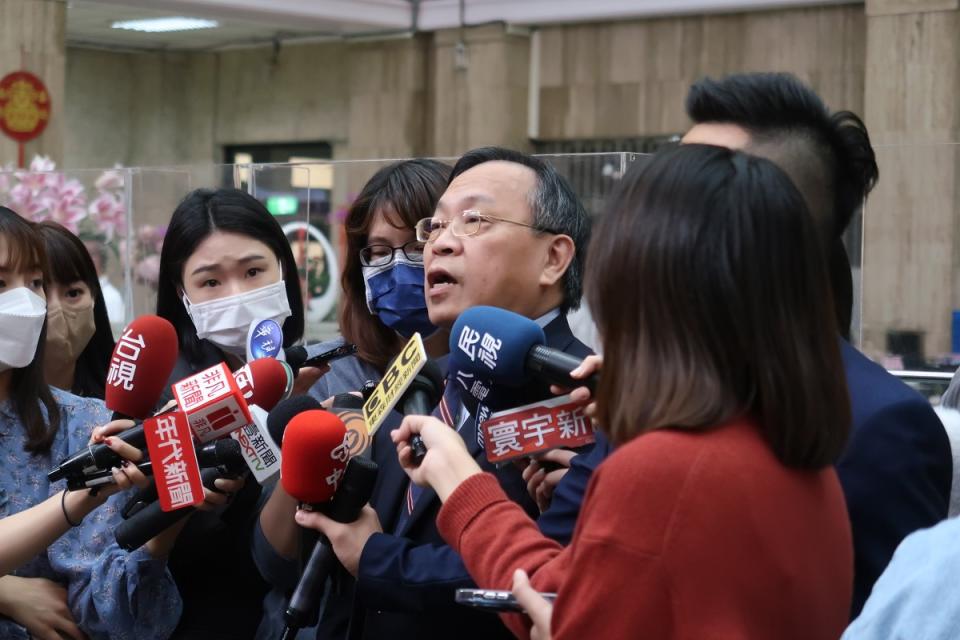 台銀董事長呂桔誠13日表示，各分行與ATM充份供應新鈔，方便民眾兌換。（圖：張佳琪攝）