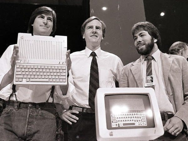 蘋果創辦人賈伯斯、韋恩與沃茲尼克。（由左至右）（取自推特）