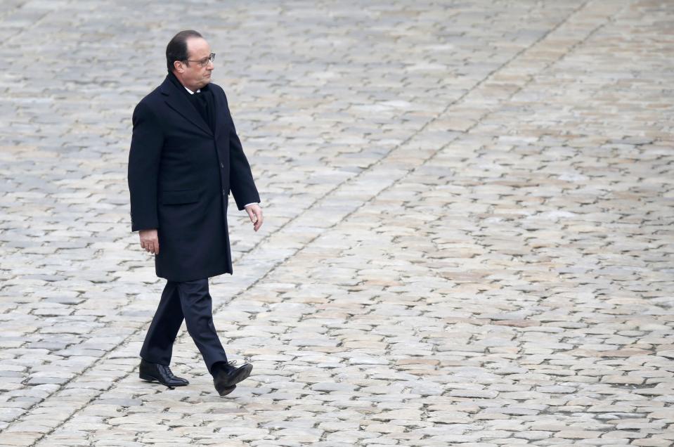 French President Francois Hollande arrives to lead a ceremony to pay a national homage to the victims of the Paris attacks at Les Invalides monument in Paris, France, November 27, 2015. (REUTERS/Charles Platiau)